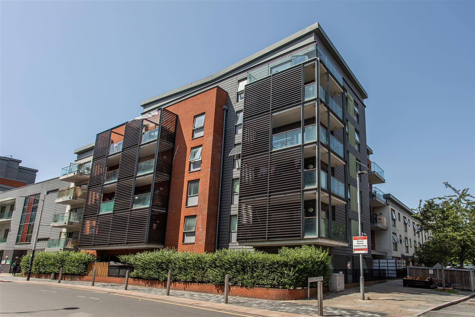 Geoff Cade Way, Mile End